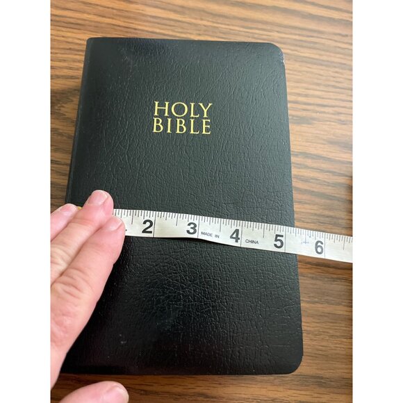 New International Version black leather-look Holy Bible - Picture 6 of 7